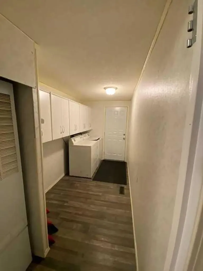 7928 97 Avenue Peace River AB T8S1W6