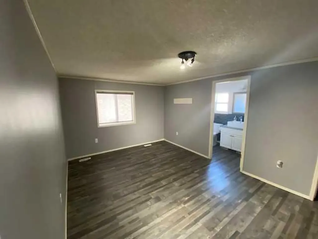 7928 97 Avenue Peace River AB T8S1W6