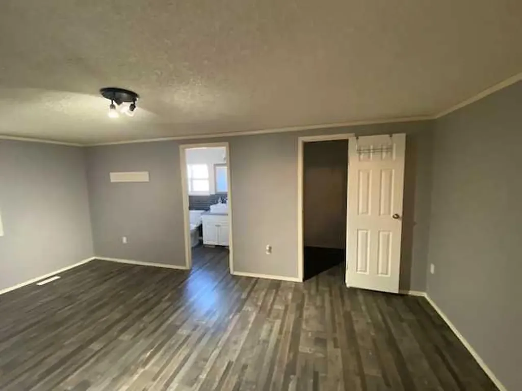 7928 97 Avenue Peace River AB T8S1W6