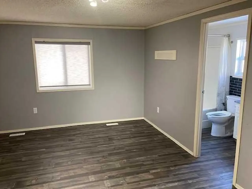 7928 97 Avenue Peace River AB T8S1W6