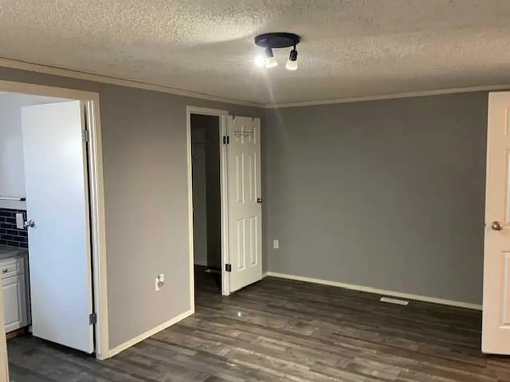 7928 97 Avenue Peace River AB T8S1W6