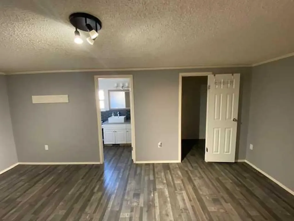 7928 97 Avenue Peace River AB T8S1W6