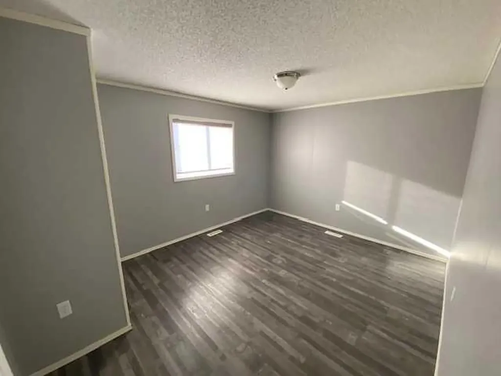 7928 97 Avenue Peace River AB T8S1W6