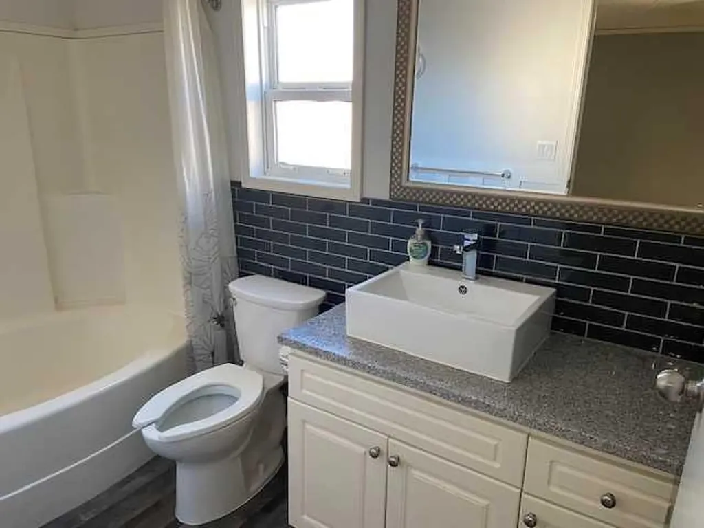 7928 97 Avenue Peace River AB T8S1W6