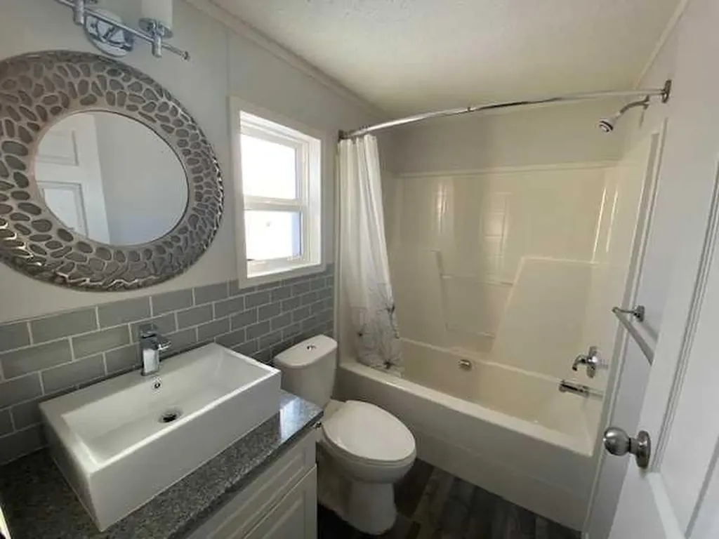 7928 97 Avenue Peace River AB T8S1W6