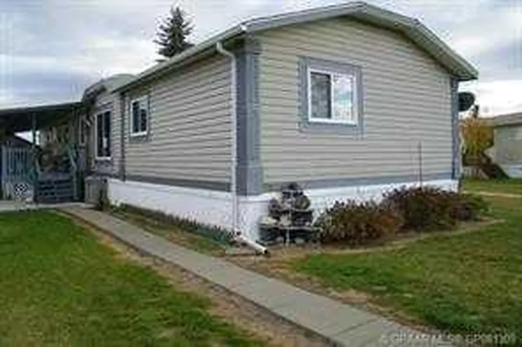 7928 97 Avenue Peace River AB T8S1W6