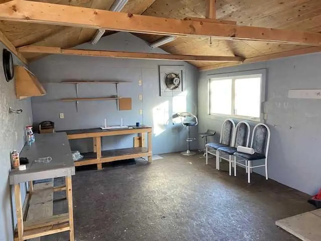 7928 97 Avenue Peace River AB T8S1W6