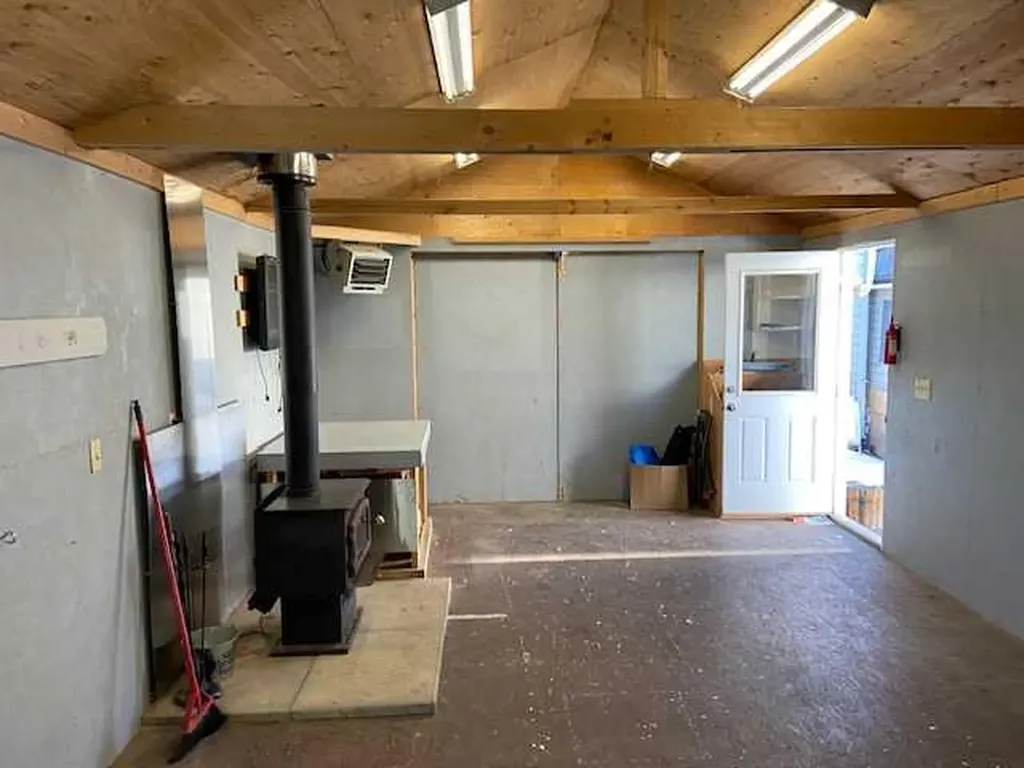 7928 97 Avenue Peace River AB T8S1W6
