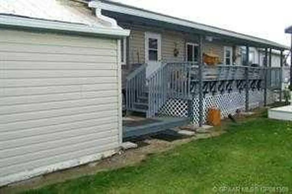 7928 97 Avenue Peace River AB T8S1W6