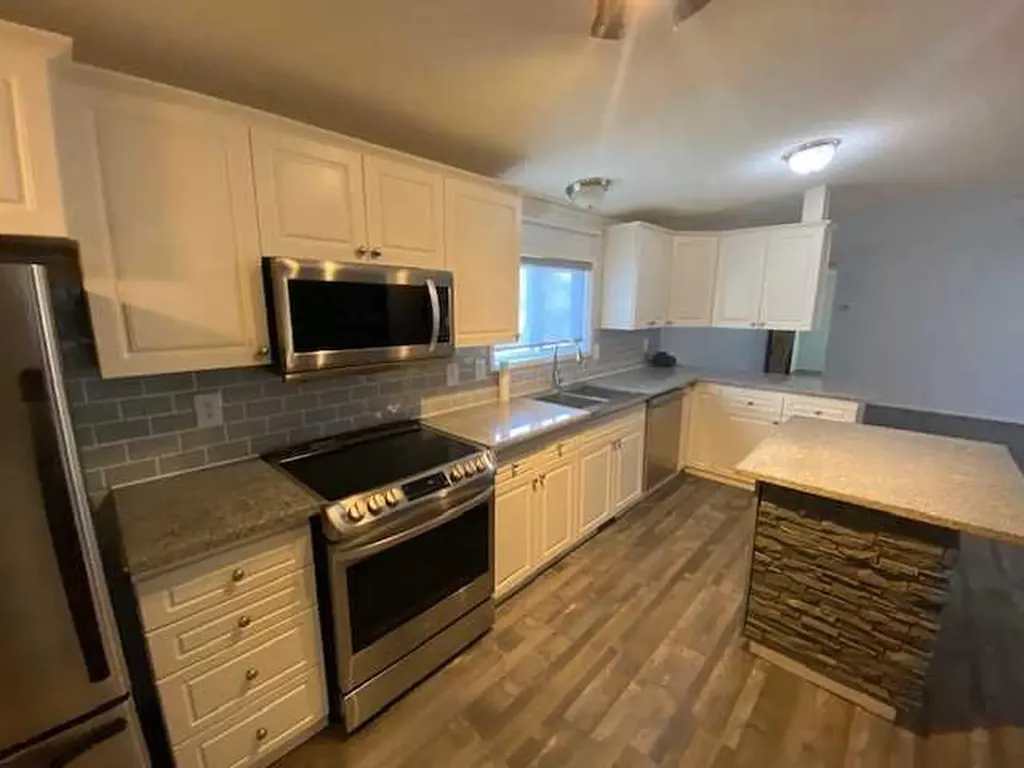7928 97 Avenue Peace River AB T8S1W6
