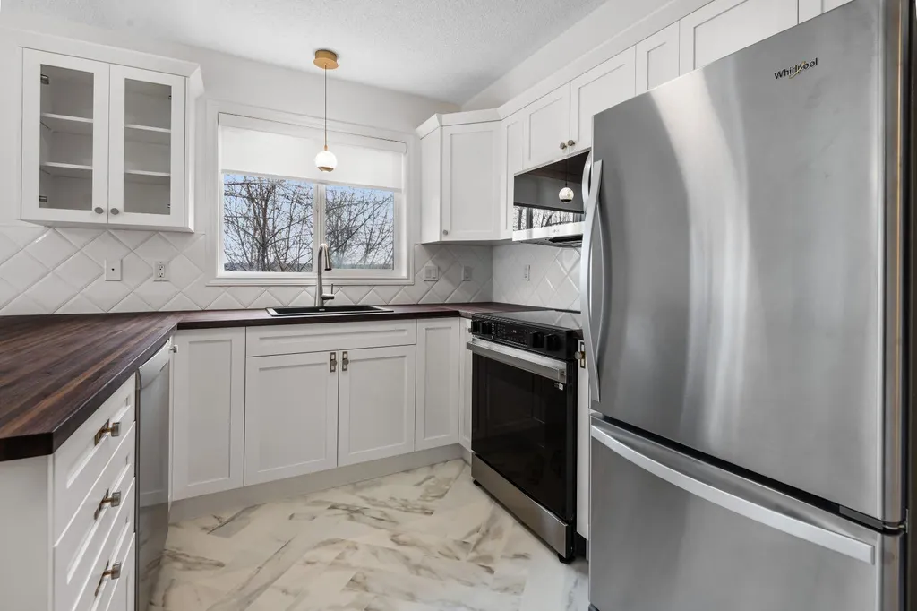 7451 Springbank Boulevard SW Calgary AB T3H4K5