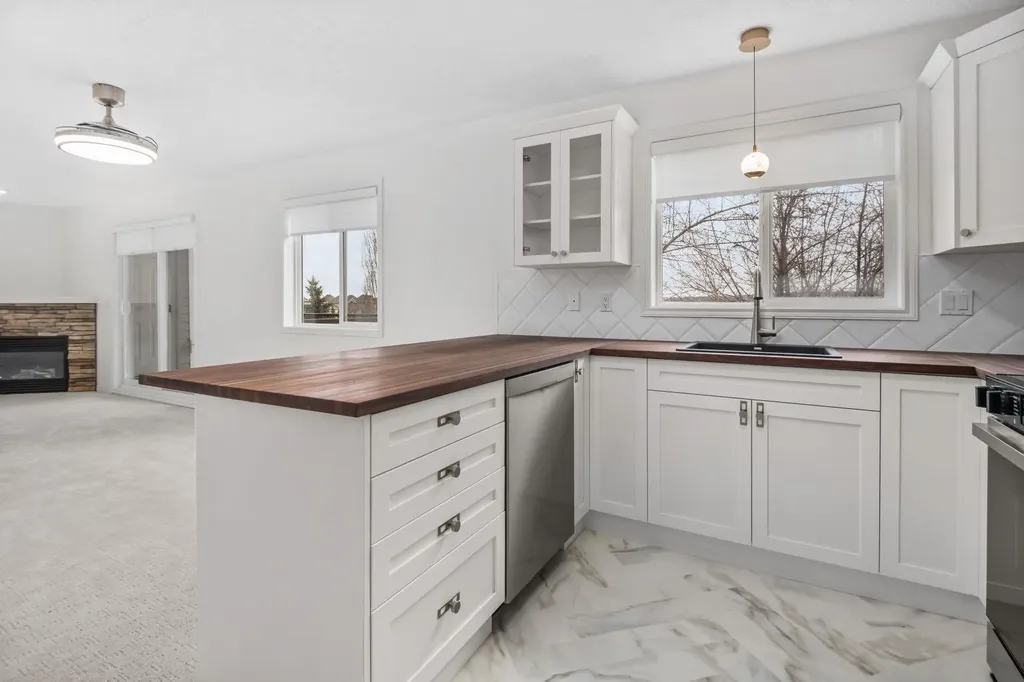 7451 Springbank Boulevard SW Calgary AB T3H4K5