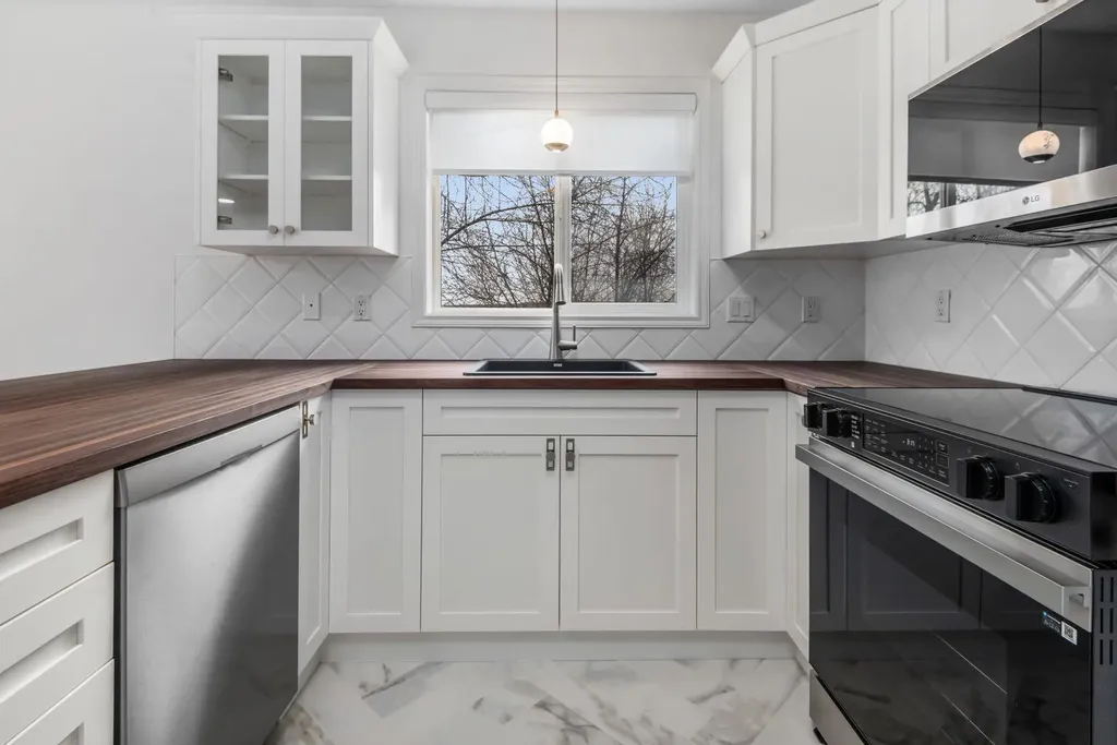 7451 Springbank Boulevard SW Calgary AB T3H4K5