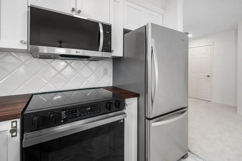 7451 Springbank Boulevard SW Calgary AB T3H4K5