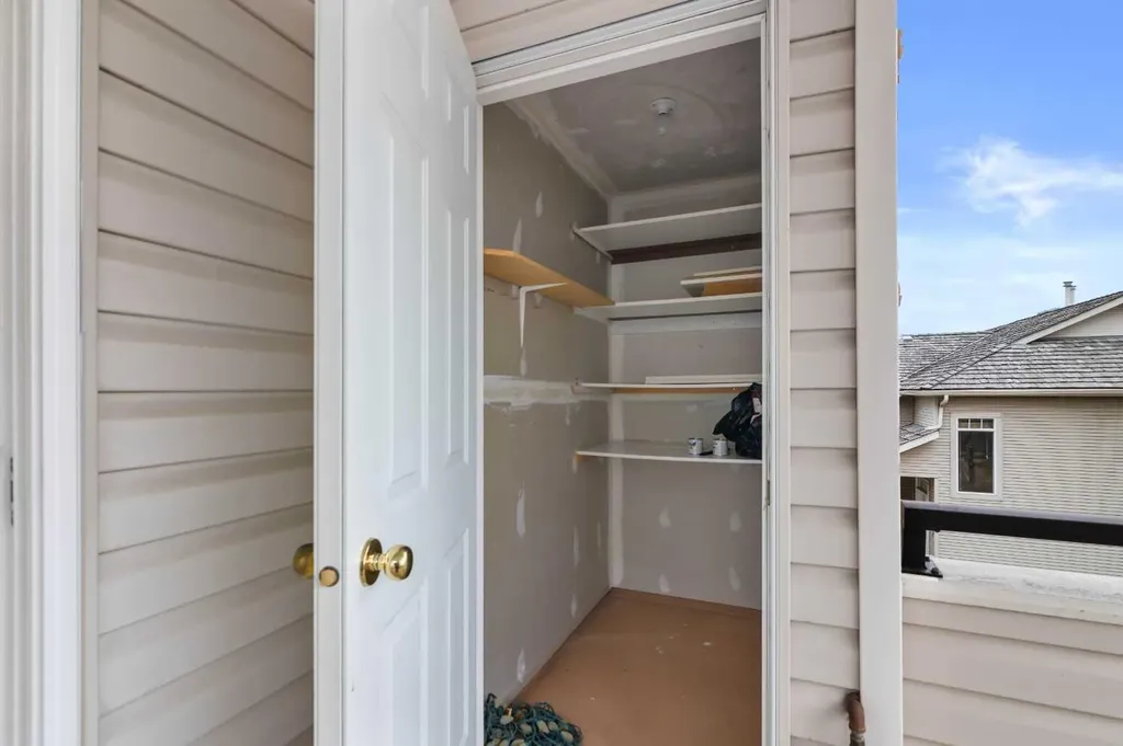 7451 Springbank Boulevard SW Calgary AB T3H4K5
