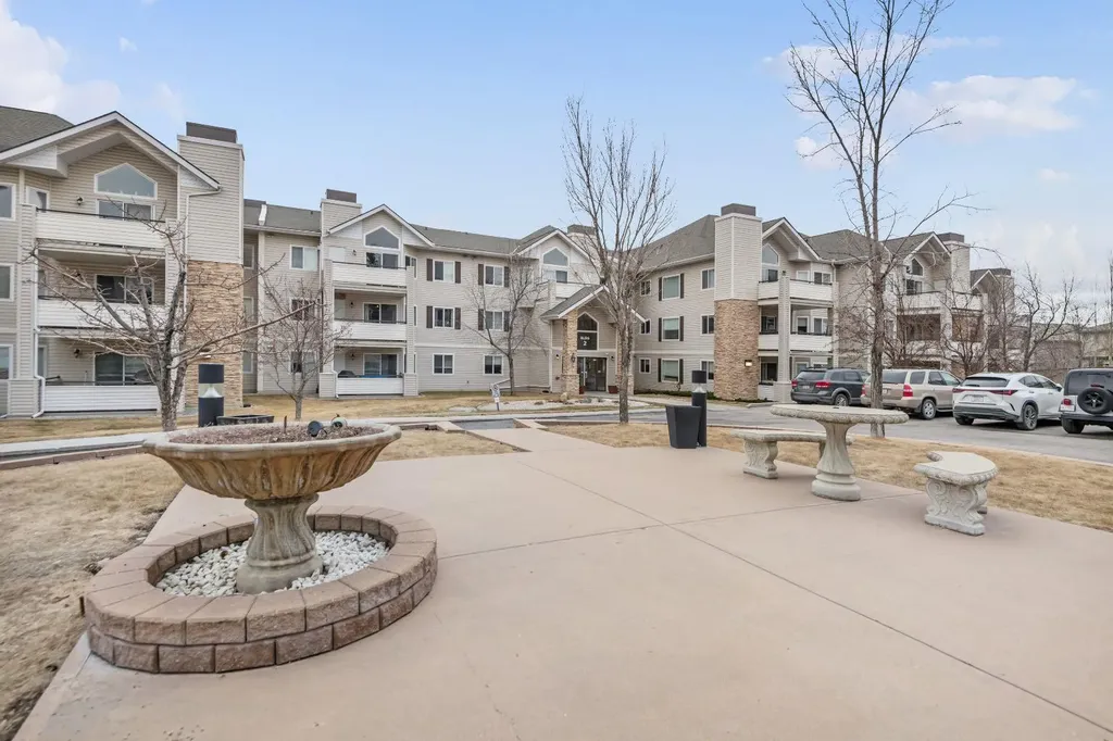 7451 Springbank Boulevard SW Calgary AB T3H4K5