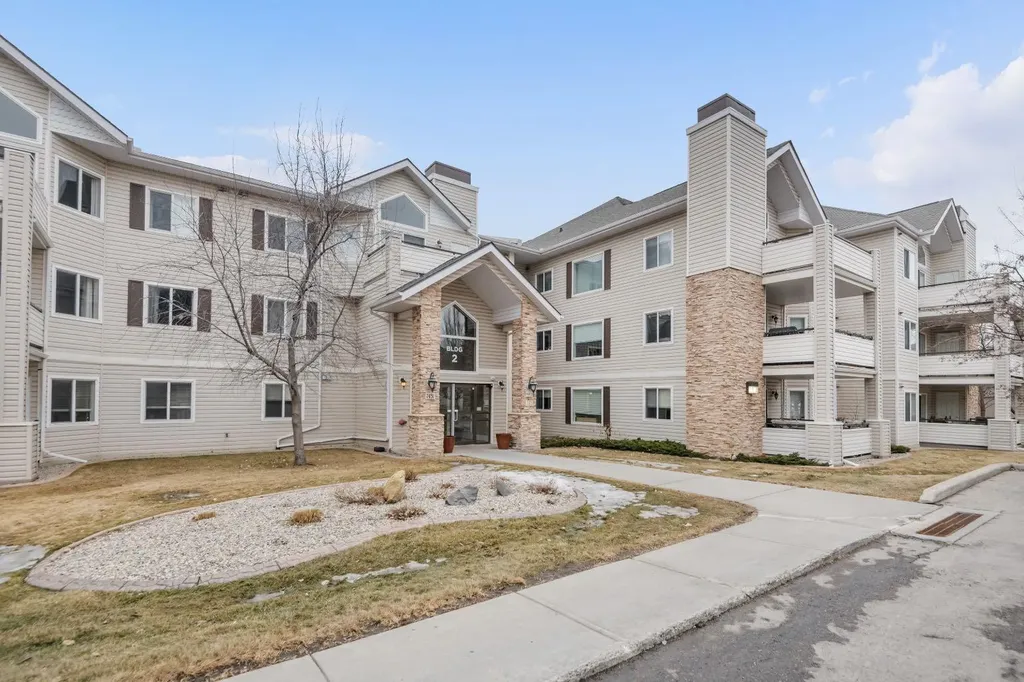 7451 Springbank Boulevard SW Calgary AB T3H4K5