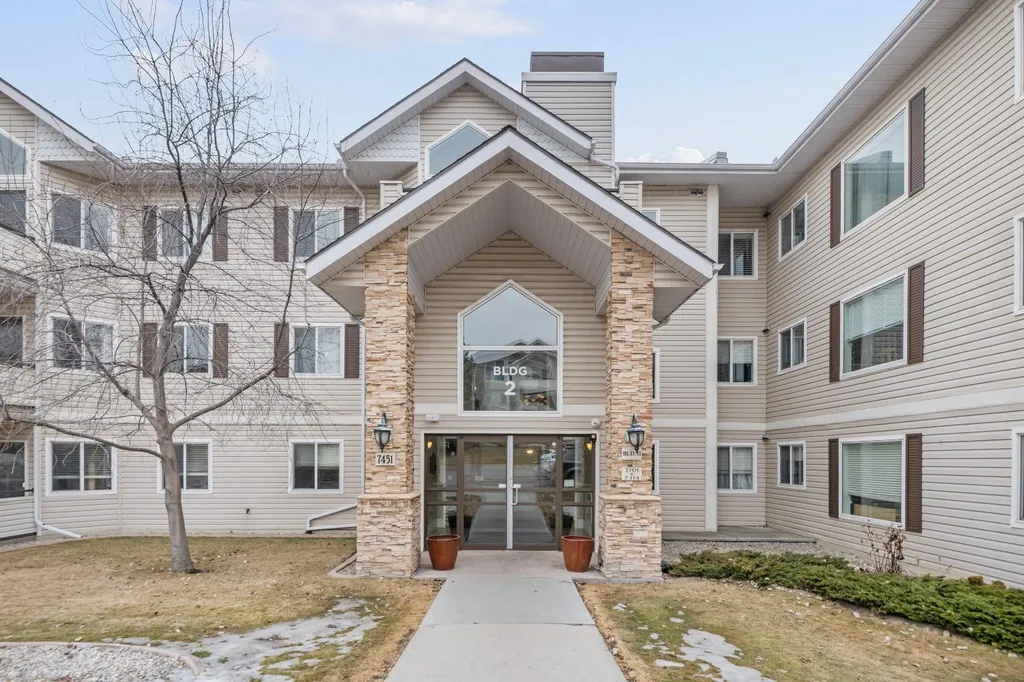 7451 Springbank Boulevard SW Calgary AB T3H4K5