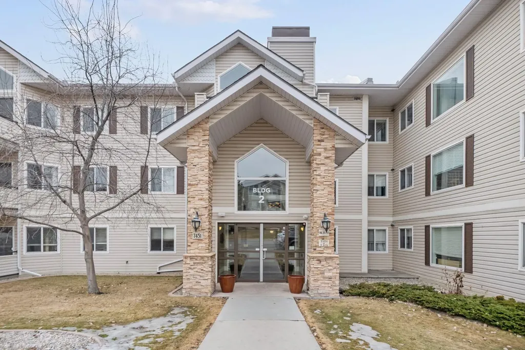 7451 Springbank Boulevard SW Calgary AB T3H4K5
