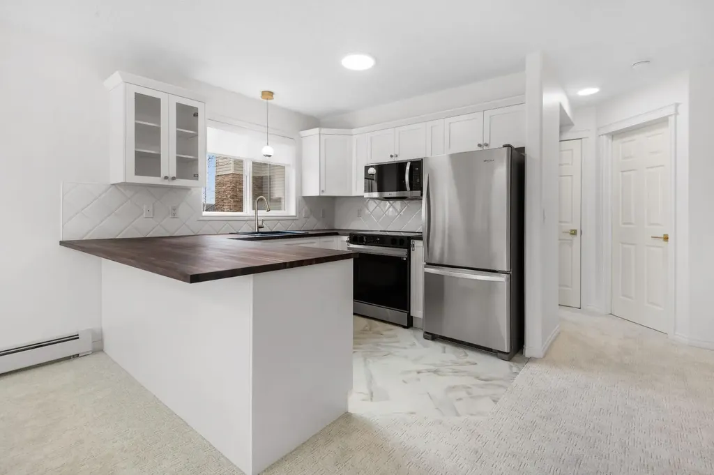 7451 Springbank Boulevard SW Calgary AB T3H4K5