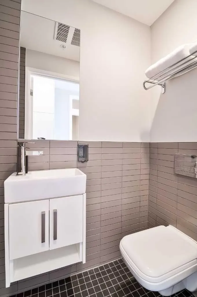 515 4 Avenue NE Calgary AB T2E 0J9