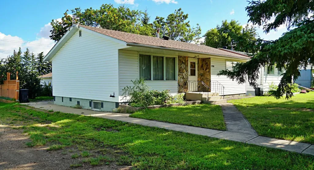 5308 52nd Avenue Mannville AB T0B 2W0