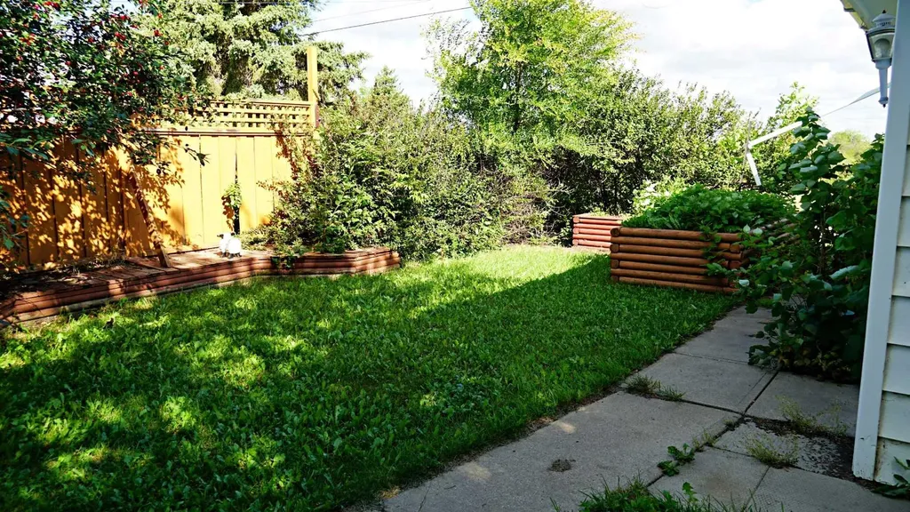 5308 52nd Avenue Mannville AB T0B 2W0
