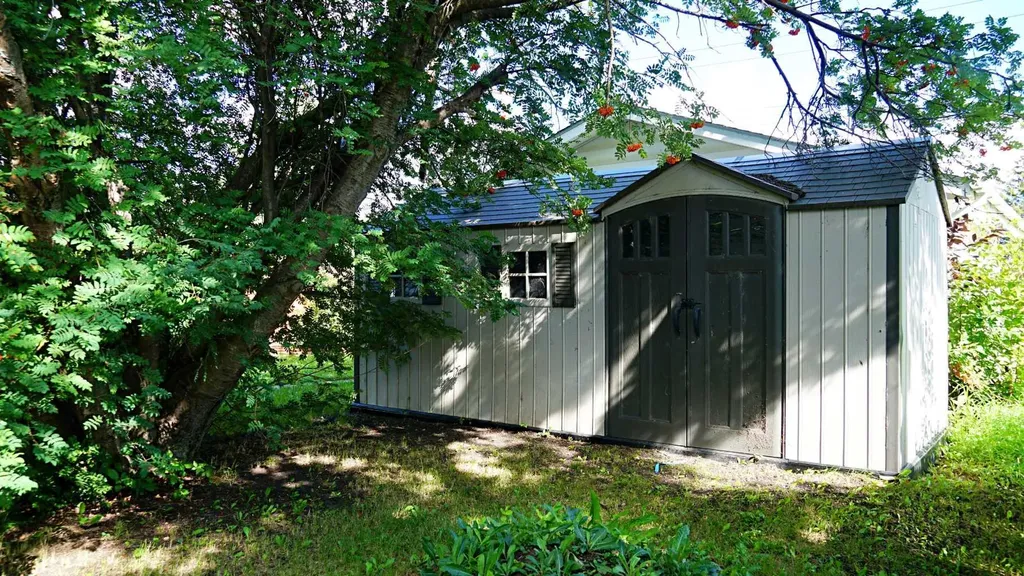 5308 52nd Avenue Mannville AB T0B 2W0