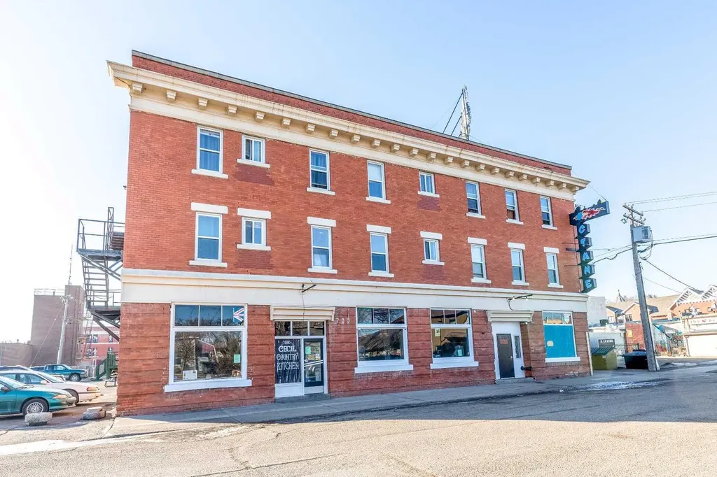 733 4 Street SE Medicine Hat AB T1A 0L3