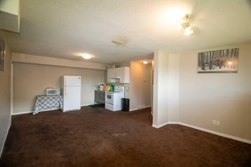 604 19 Street SE High River AB T1V 1V2
