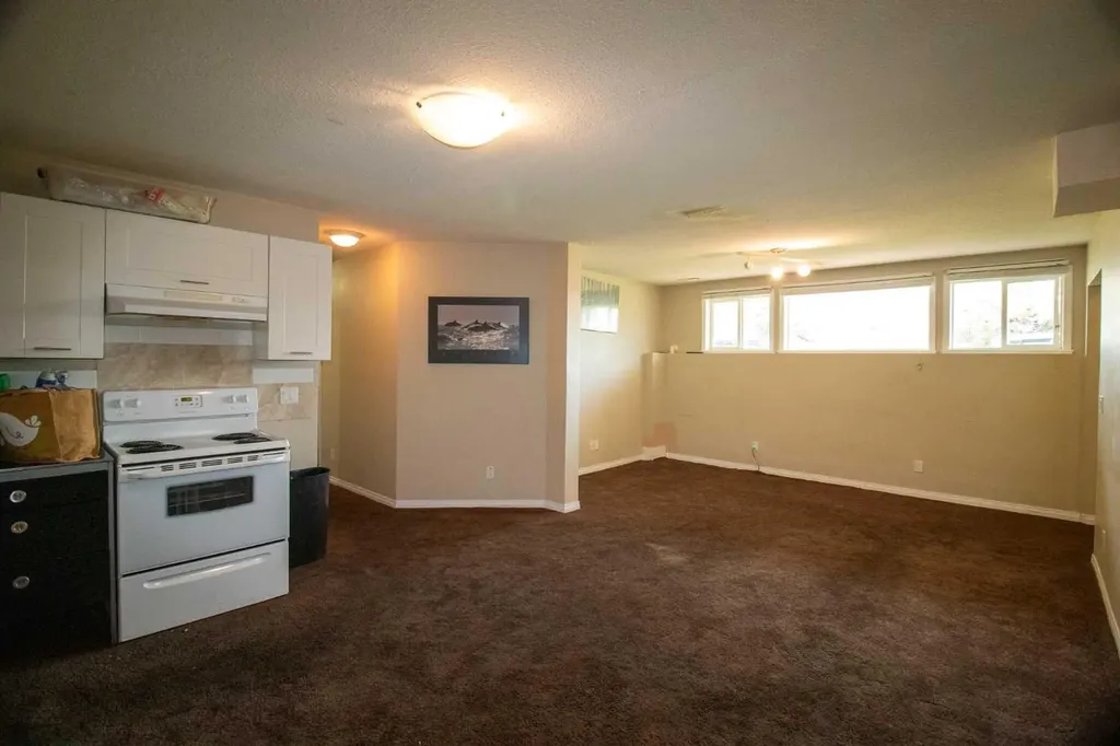 604 19 Street SE High River AB T1V 1V2