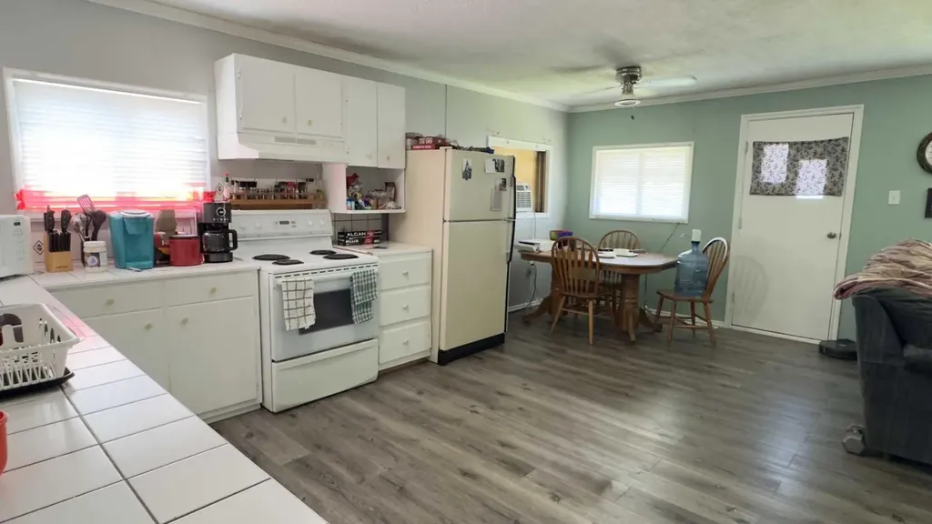 39 Rydberg Street Hughenden AB T0B 2E0