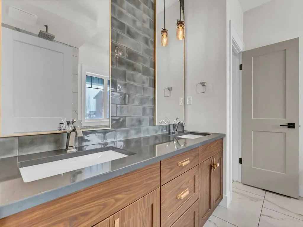 25 Blue Heron Bay Lake Newell Resort AB T1R 0X5