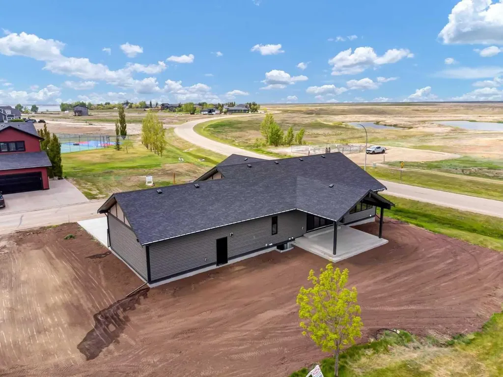 25 Blue Heron Bay Lake Newell Resort AB T1R 0X5