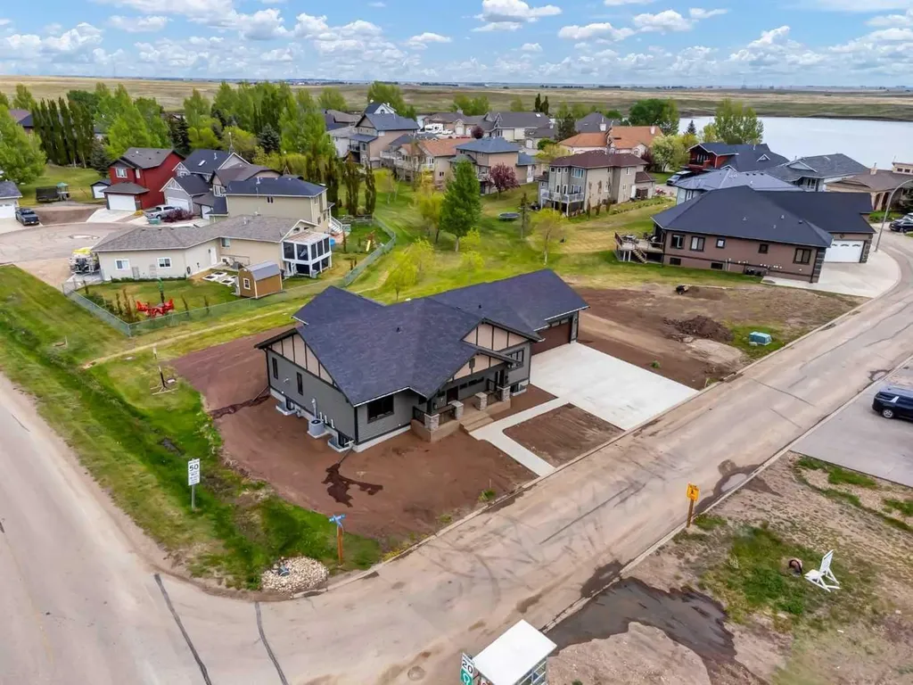 25 Blue Heron Bay Lake Newell Resort AB T1R 0X5