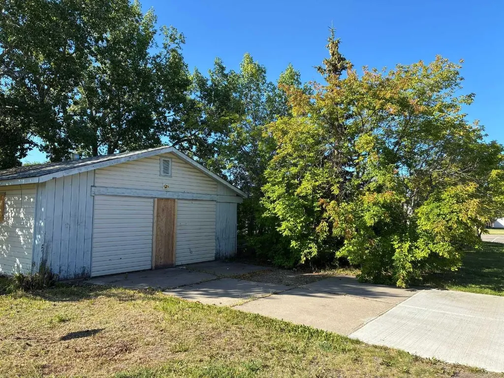 7715 Patterson Drive Grande Prairie AB T8V 3Z5