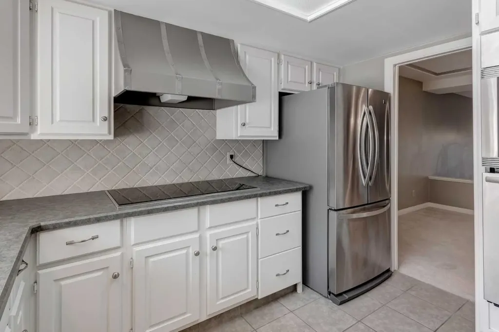 4037 42 Street NW Calgary AB T3A 2M9