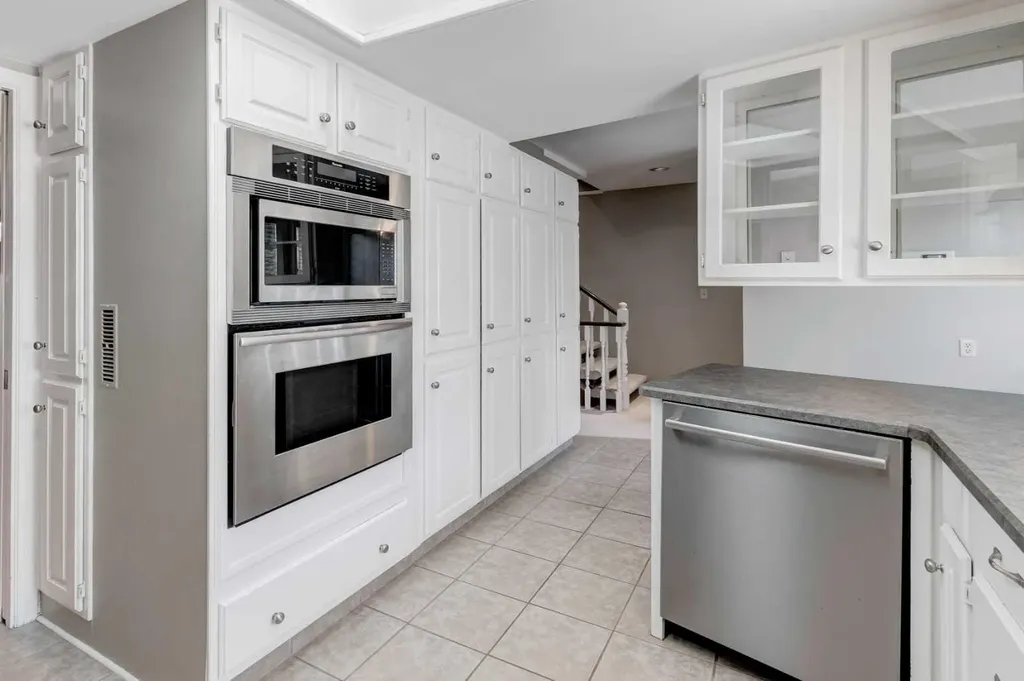 4037 42 Street NW Calgary AB T3A 2M9