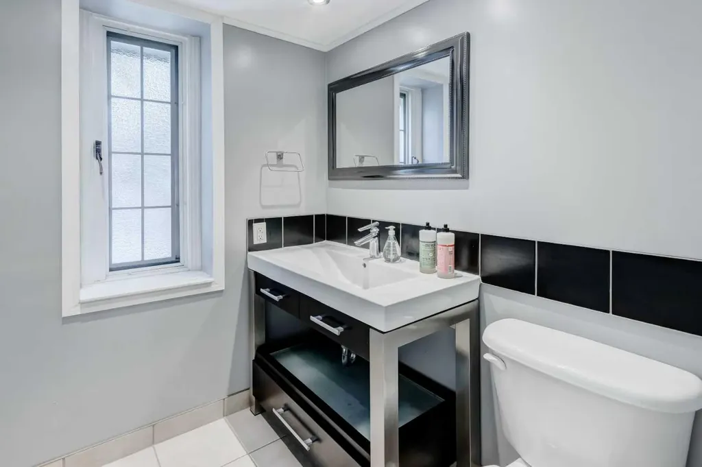 4037 42 Street NW Calgary AB T3A 2M9