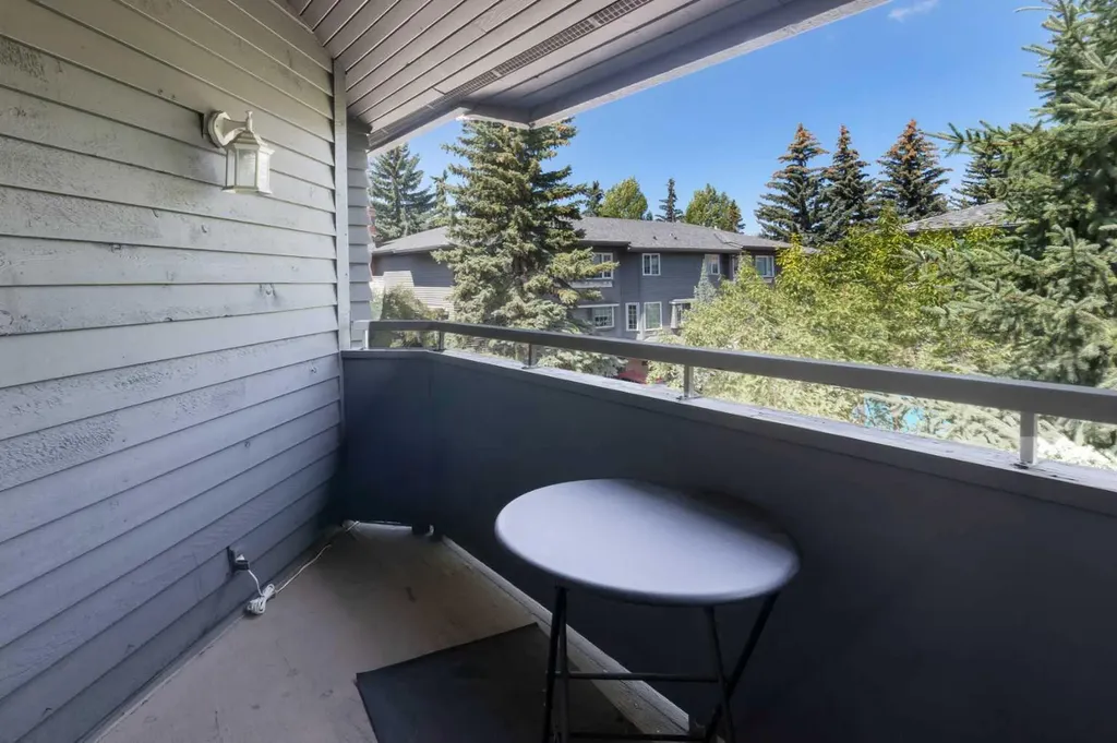 4037 42 Street NW Calgary AB T3A 2M9