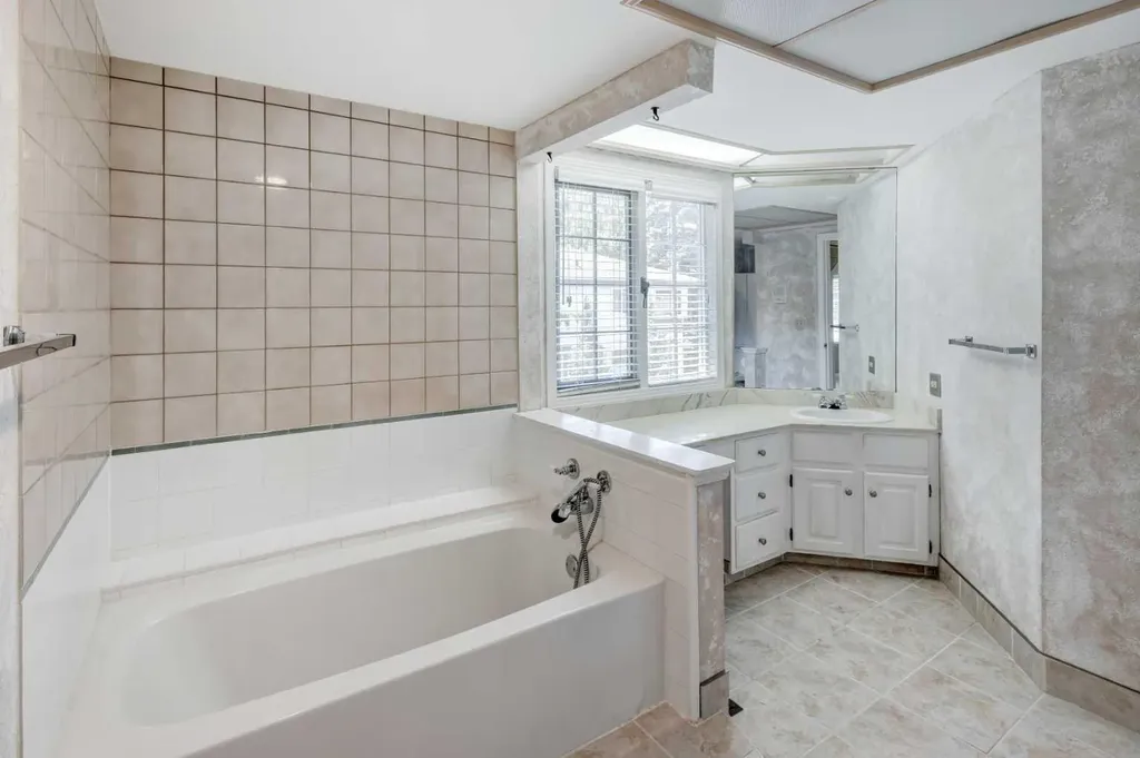 4037 42 Street NW Calgary AB T3A 2M9