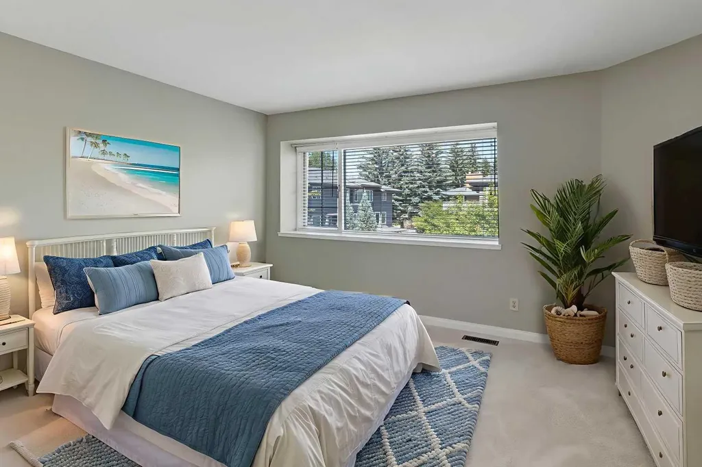 4037 42 Street NW Calgary AB T3A 2M9