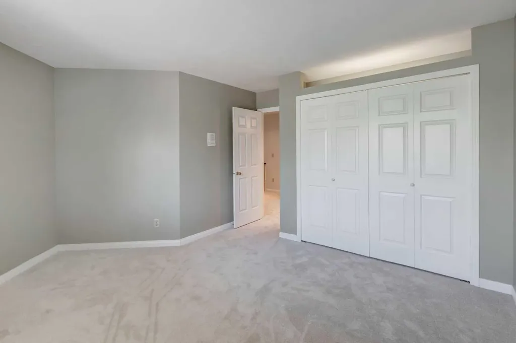 4037 42 Street NW Calgary AB T3A 2M9