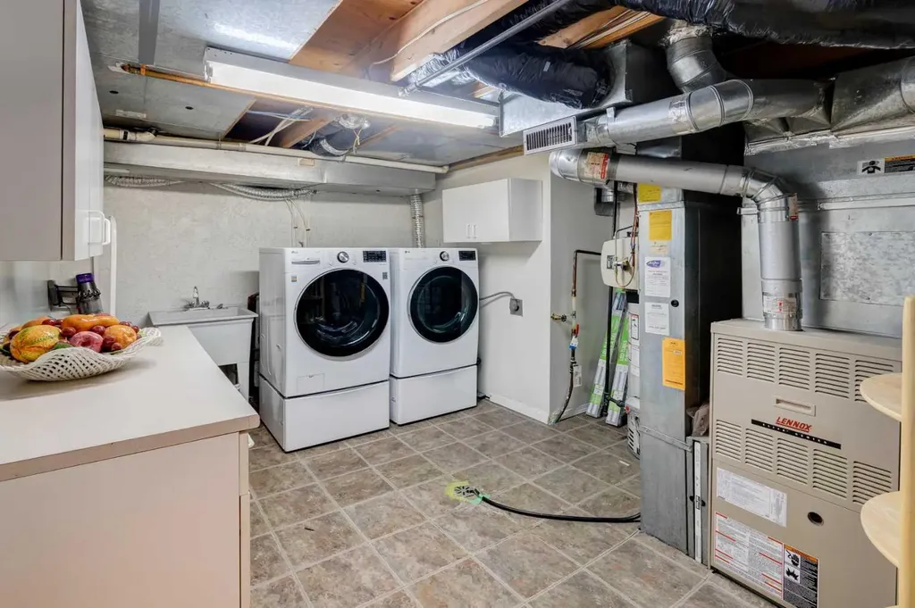 4037 42 Street NW Calgary AB T3A 2M9