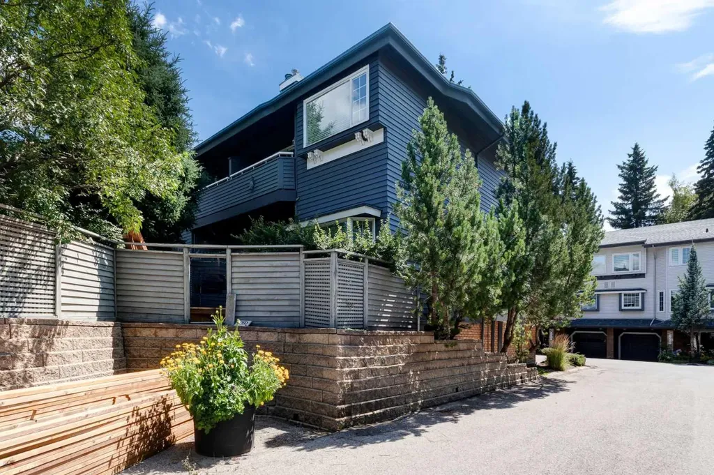 4037 42 Street NW Calgary AB T3A 2M9