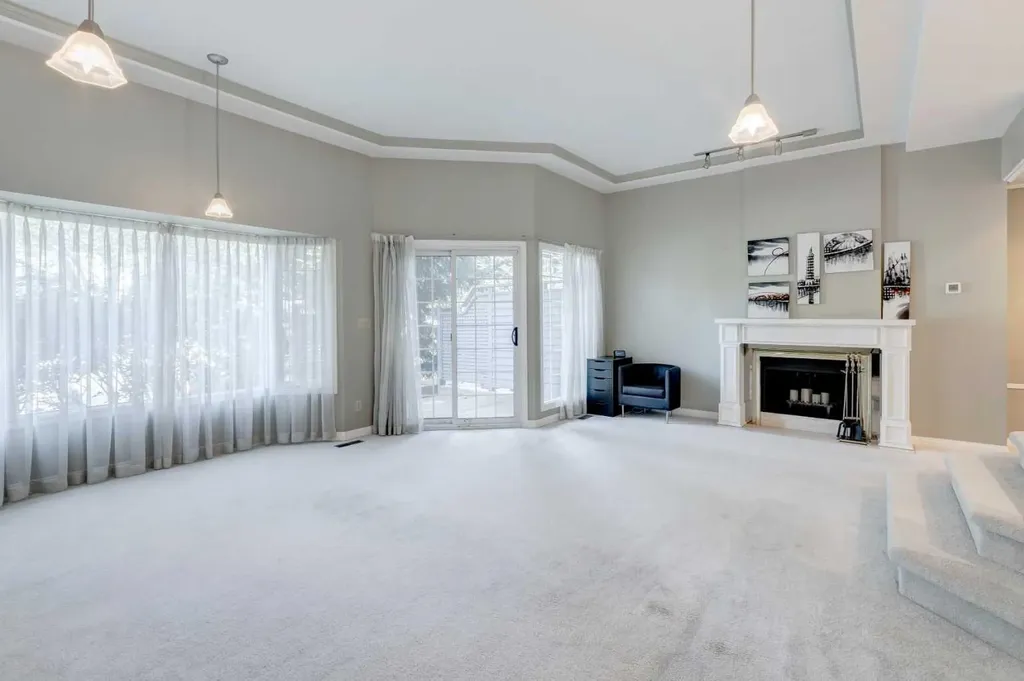 4037 42 Street NW Calgary AB T3A 2M9