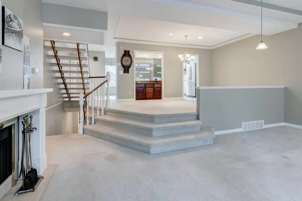 4037 42 Street NW Calgary AB T3A 2M9