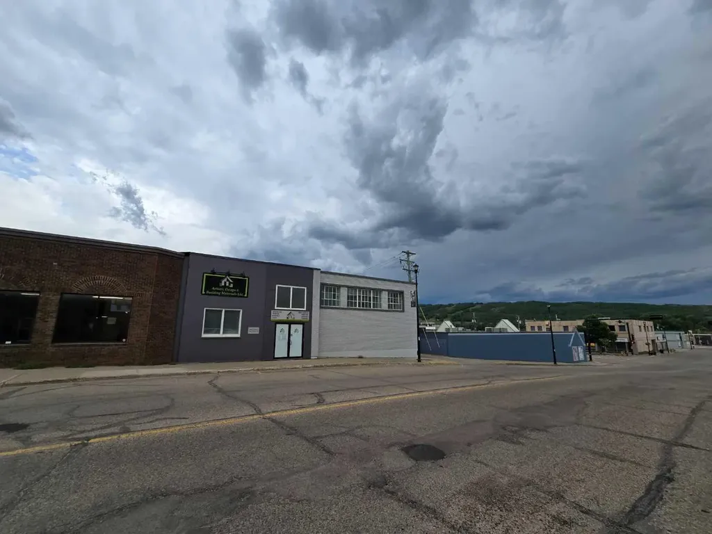 10009 100 Avenue Peace River AB T8S 2A5