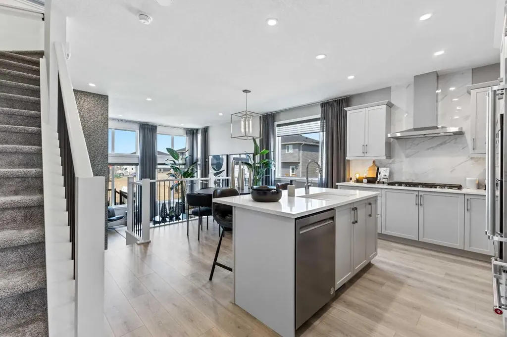 124 Corner Glen Avenue NE Calgary AB T3N 2L7
