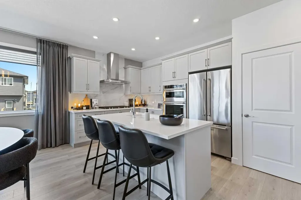 124 Corner Glen Avenue NE Calgary AB T3N 2L7